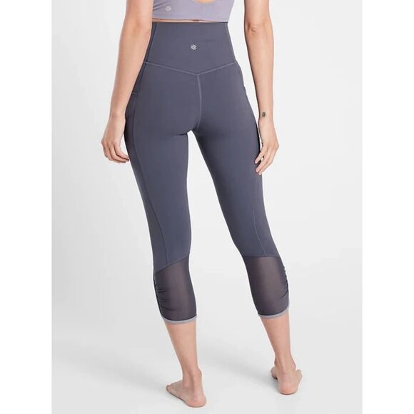 Athleta Salutation Stash Pocket II Capri Medieval Violet Mesh Size Small - Picture 10 of 10
